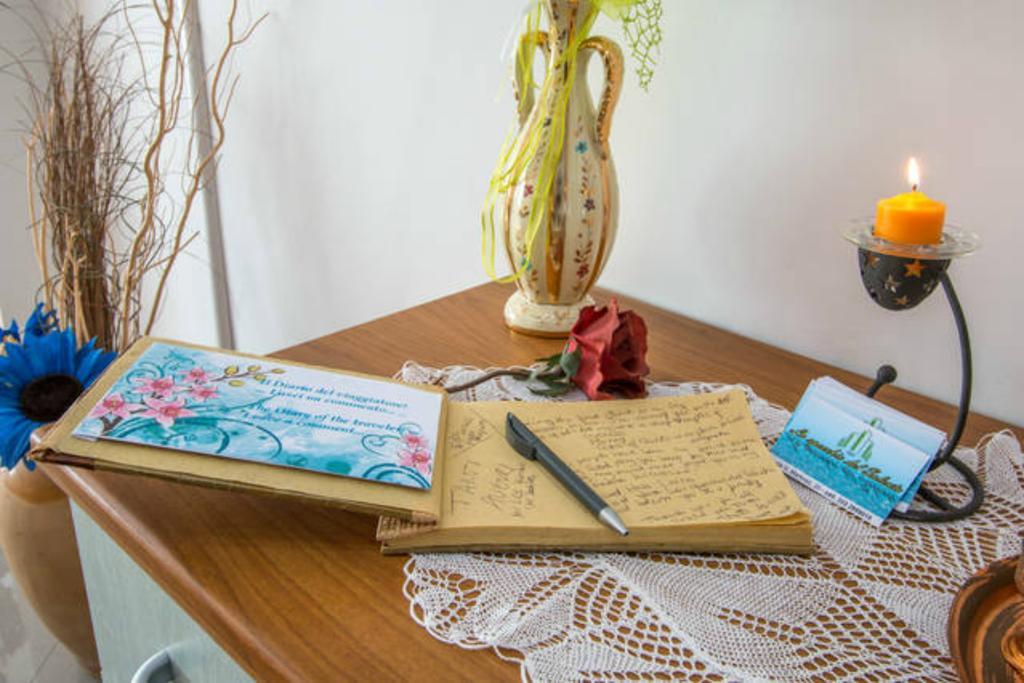 Lo Specchio Del Salento Bed and Breakfast Λέτσε Δωμάτιο φωτογραφία