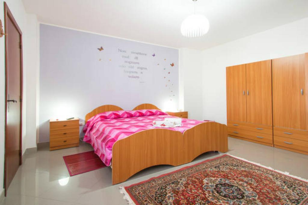 Lo Specchio Del Salento Bed and Breakfast Λέτσε Δωμάτιο φωτογραφία