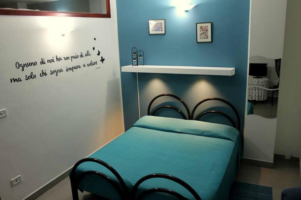 Lo Specchio Del Salento Bed and Breakfast Λέτσε Δωμάτιο φωτογραφία