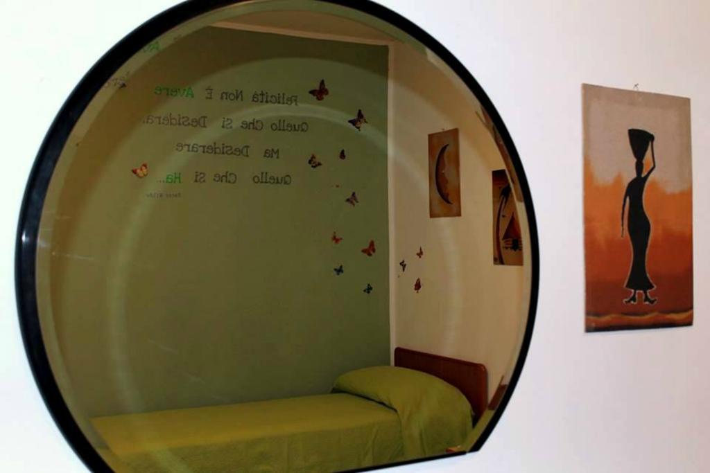 Lo Specchio Del Salento Bed and Breakfast Λέτσε Δωμάτιο φωτογραφία