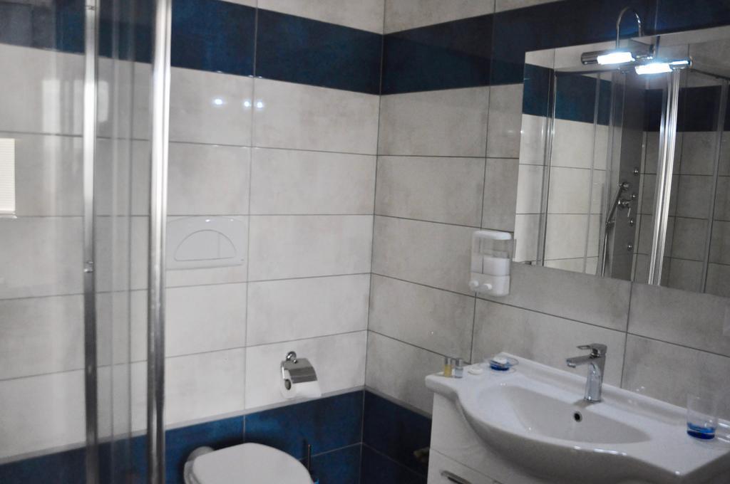 Lo Specchio Del Salento Bed and Breakfast Λέτσε Εξωτερικό φωτογραφία
