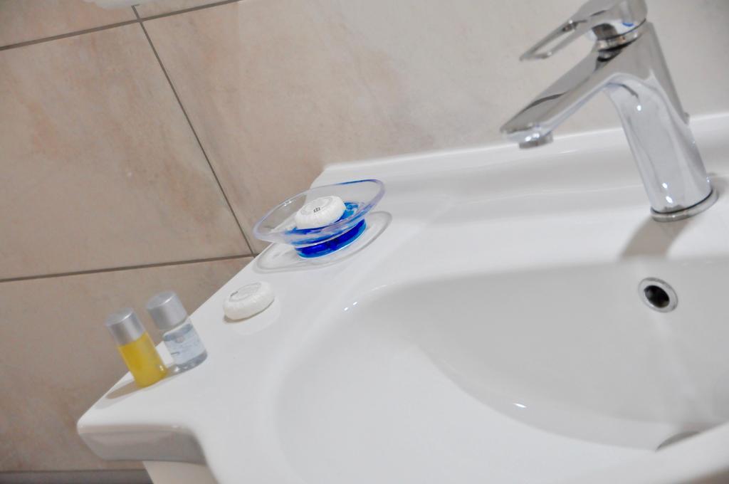Lo Specchio Del Salento Bed and Breakfast Λέτσε Εξωτερικό φωτογραφία